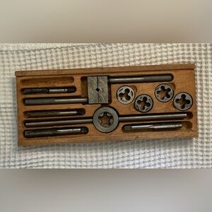 Premier 10 Piece Vintage Metal Tap and Die Set in Good Condition $10